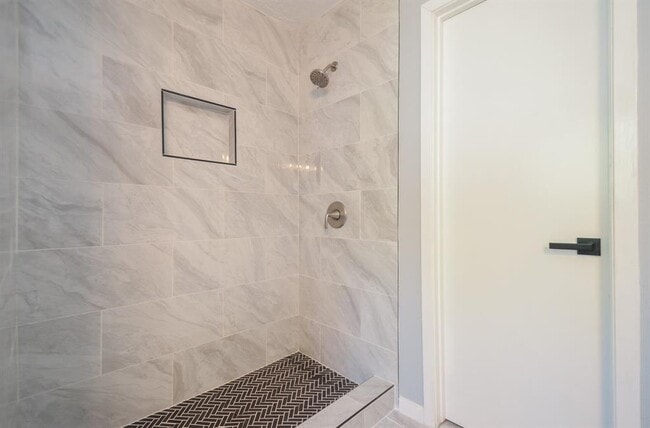 Building Photo - 48 Artesia