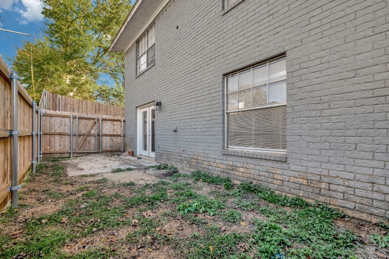 Building Photo - 306 Powers St