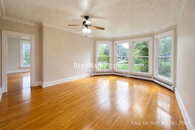 Building Photo - 445 Main St