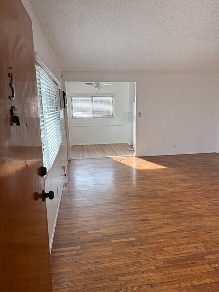 Building Photo - 3632 Greenfield Ave