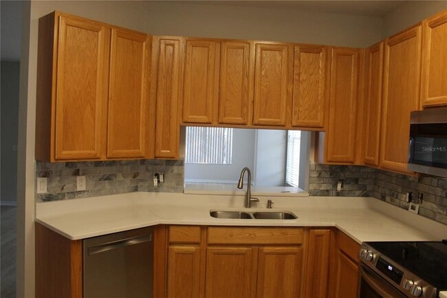 Building Photo - 11737 Carrollwood Cove Dr