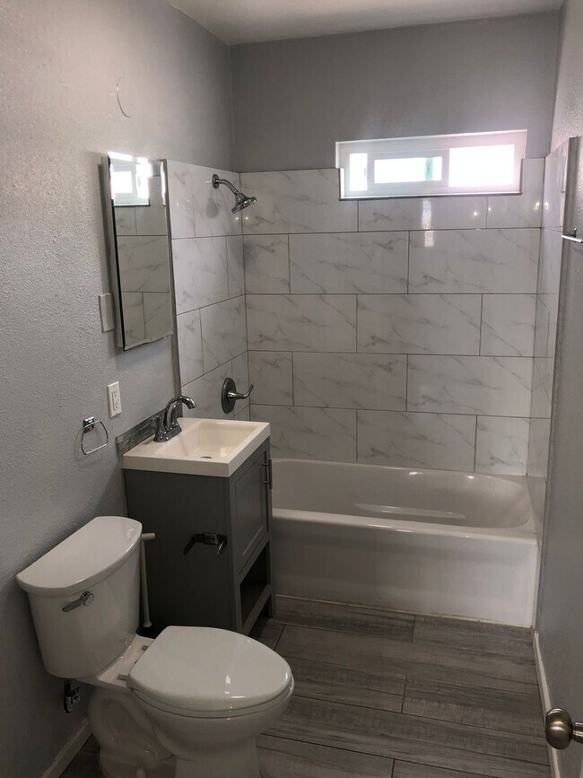 Building Photo - 5890 Gardenia Ave