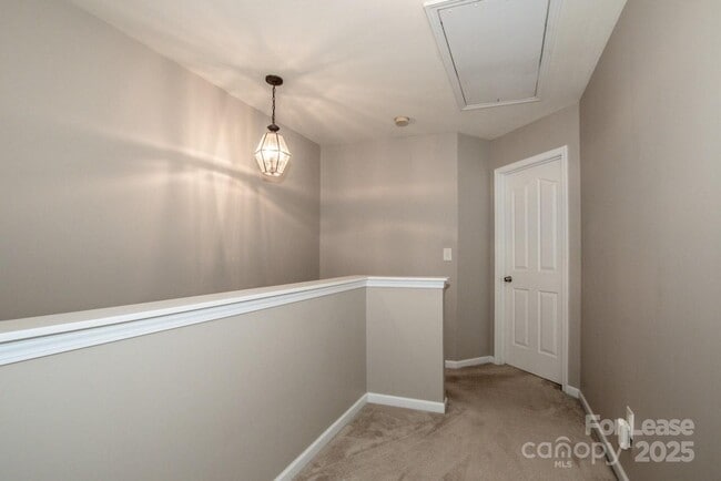 Building Photo - 9366 Greenheather Dr