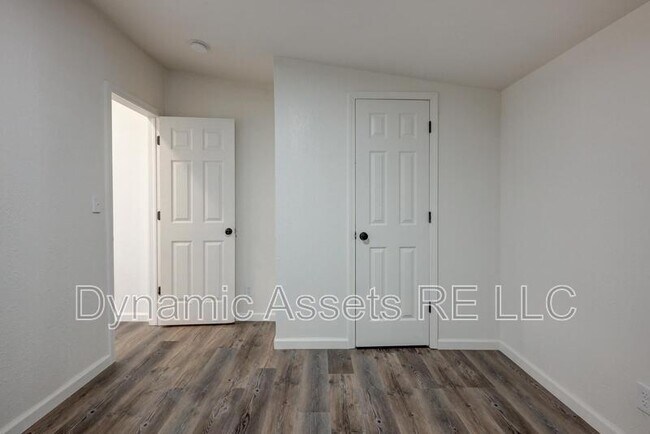 Building Photo - 705 N Cayuga St