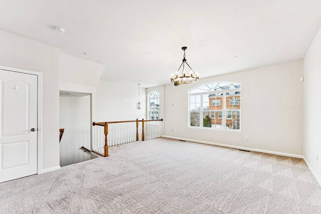 Building Photo - Charming town home located in a quiet, tree-lined community Field stone!