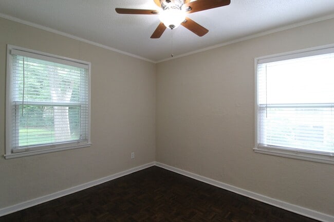 Building Photo - 3 Bedroom 1 Bath House in Prairie Village