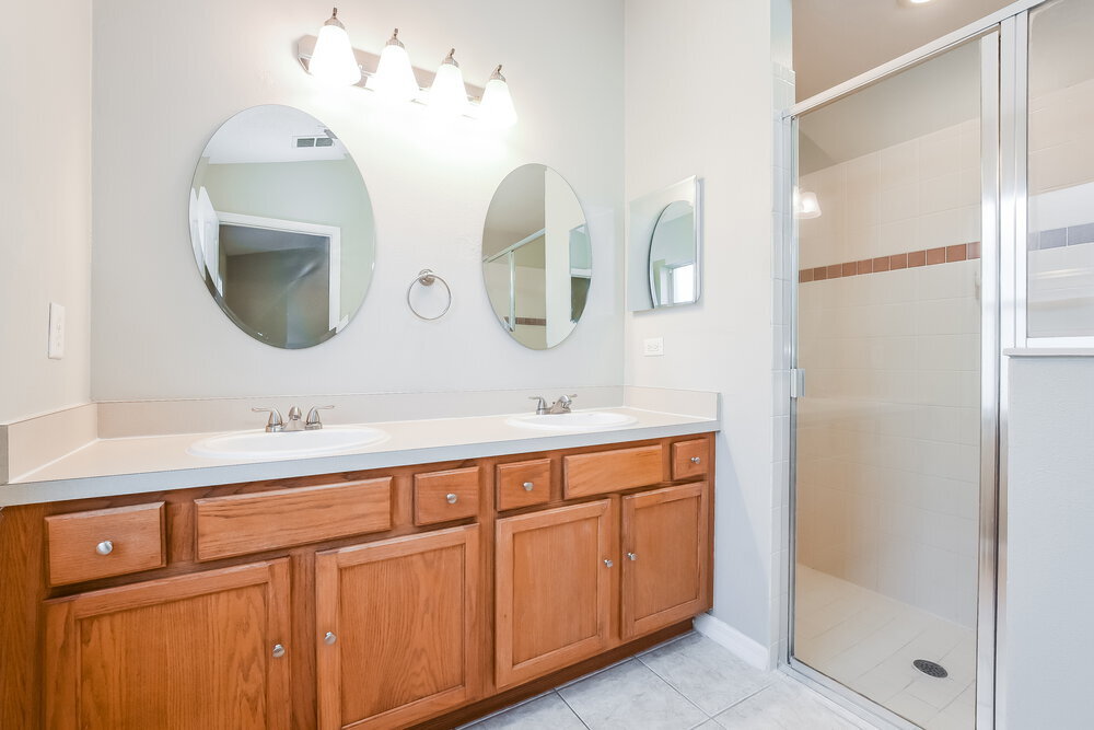 Building Photo - 2613 Deck Ave