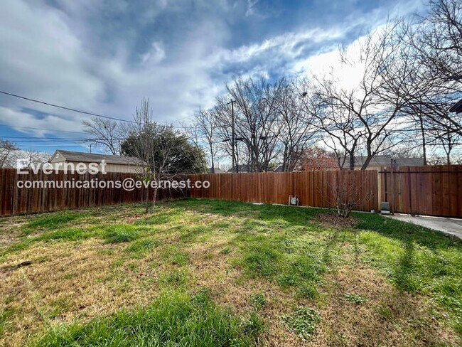 Building Photo - 3030 Anzio Dr