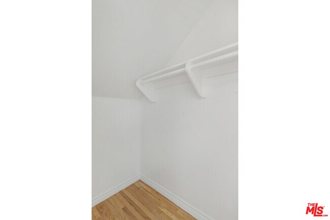 Building Photo - 925 N Curson Ave