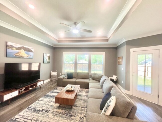 Building Photo - 120 Sasser St