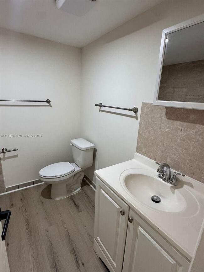 Building Photo - 8303 W Sample Rd