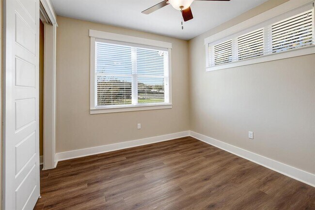 Building Photo - 1706 Cedar Bend Dr