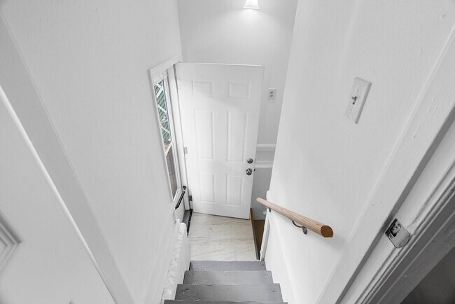 Building Photo - 6444 Wade Ave