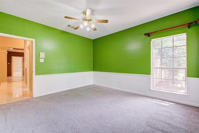 Building Photo - 16606 Shadow Path Dr