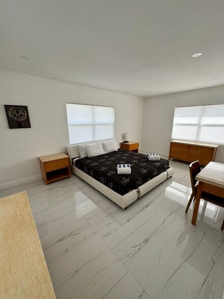 Building Photo - 1260 SW 32nd St