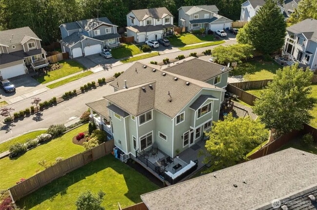 Building Photo - Spacious 4-Bedroom Gem with Fully Fenced Y...