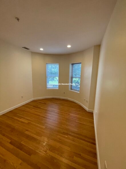 Building Photo - 1801 Beacon St