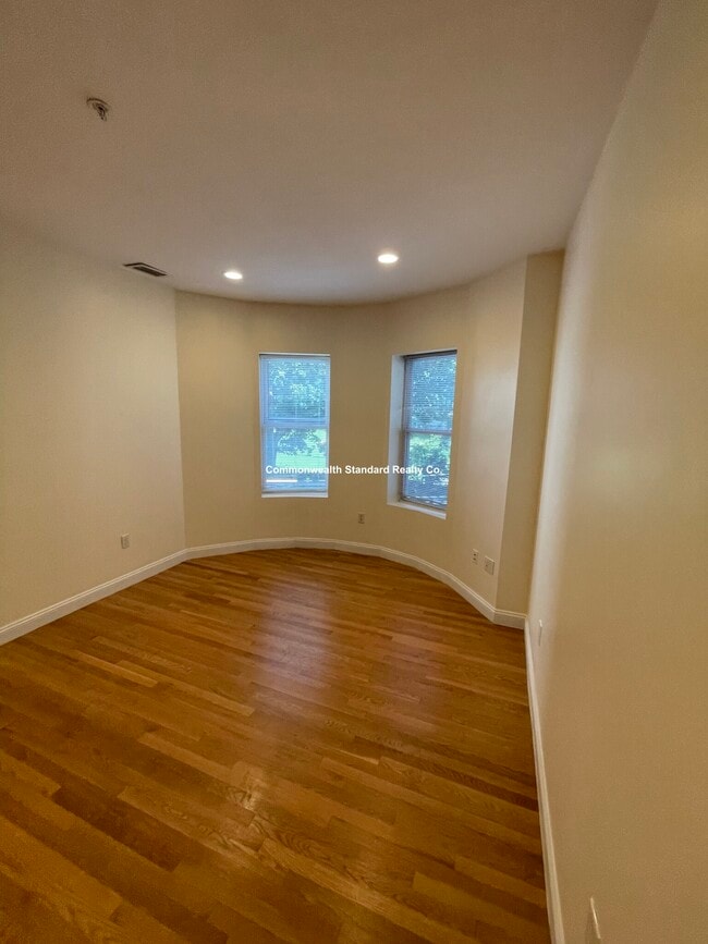 Building Photo - 1801 Beacon St