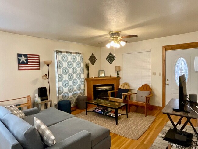 Building Photo - Charming 2-Bedroom Corner Lot Home with Be...