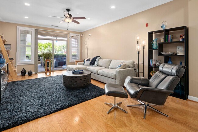 Building Photo - 440 Belmont Bay Dr