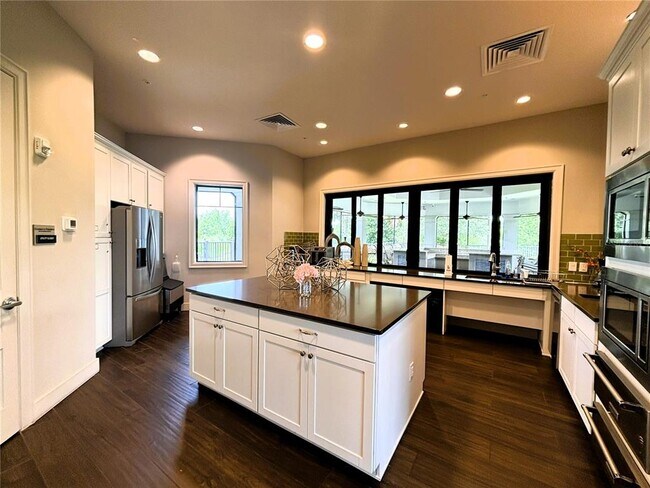Building Photo - 12444 Golden Sage Dr