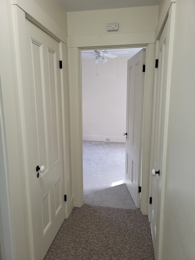 Building Photo - 21 Vine St