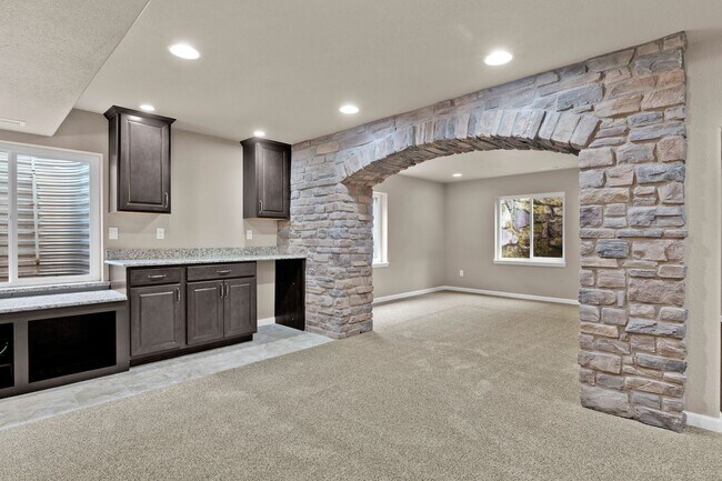 Building Photo - 705 Witchhazel Ct