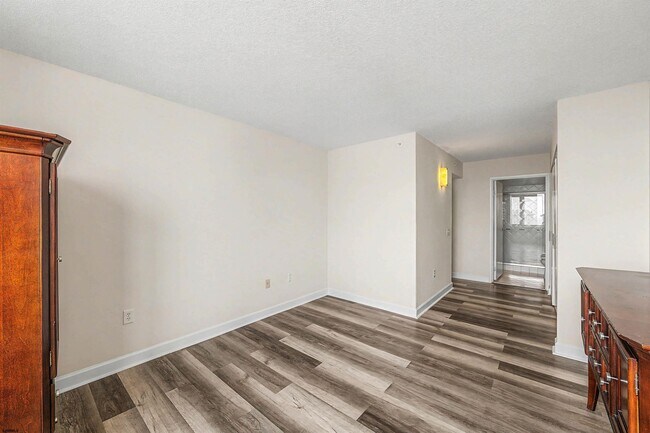 Building Photo - 526 Pacific Ave