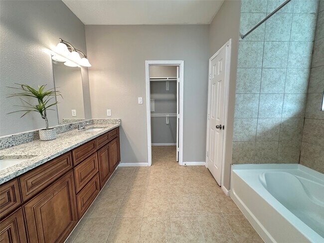 Building Photo - 11114 Beverley Pk St