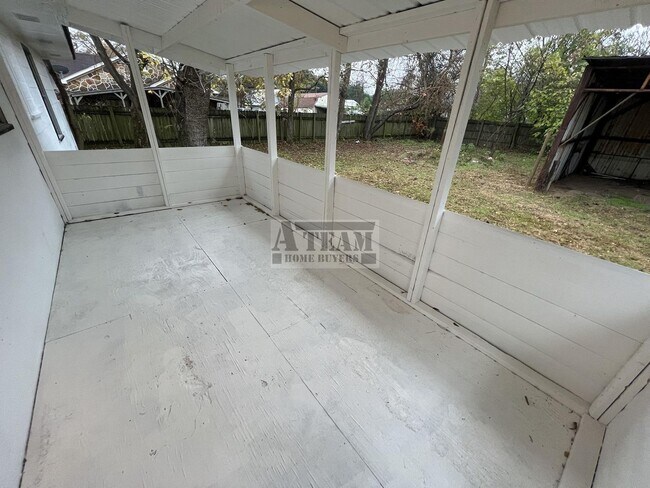 Building Photo - Renovated 2 Bed 1 Bath house for rent in T...