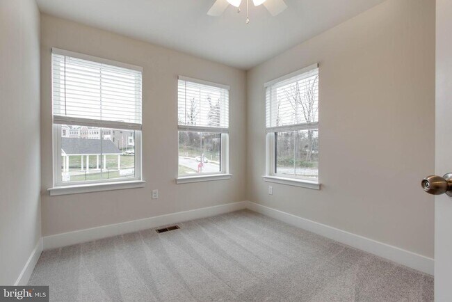 Building Photo - 11501 Kirkleigh Dr