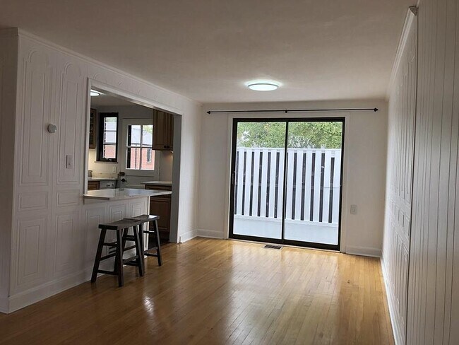 Building Photo - 282 Lexington St