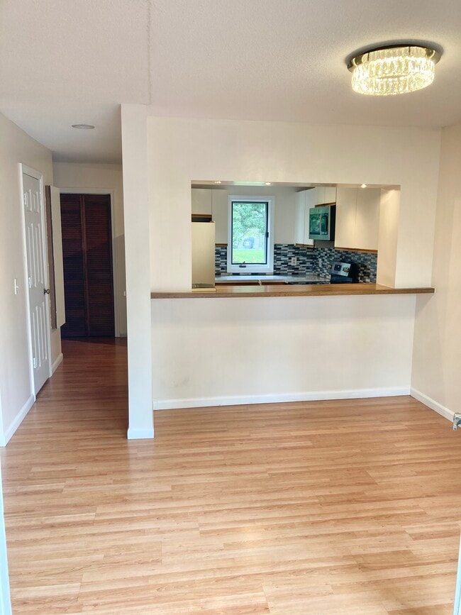 Building Photo - 156 E Grayling Ln