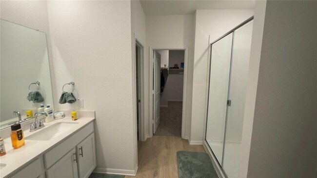 Building Photo - 2512 Hackamore Dr