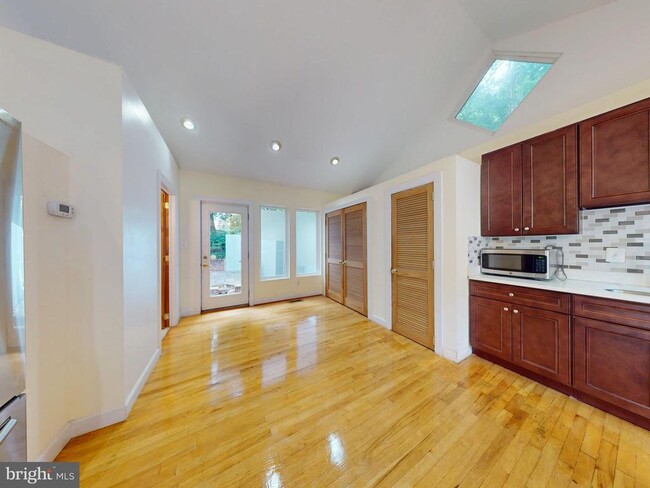 Building Photo - 3137 S Glebe Rd