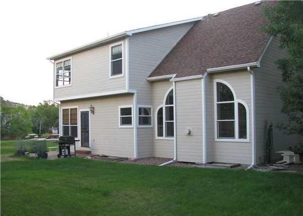 Building Photo - Spacious Rockrimmon Home for Rent – Cul-de-Sac Location!
