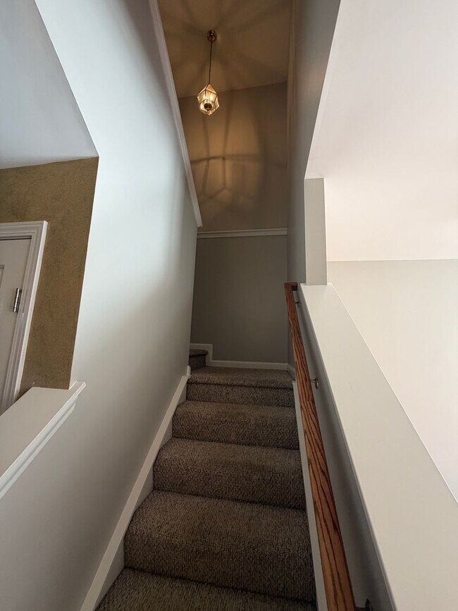 Building Photo - Charming 3BR Townhome in Sought-After Harrisburg Town Center