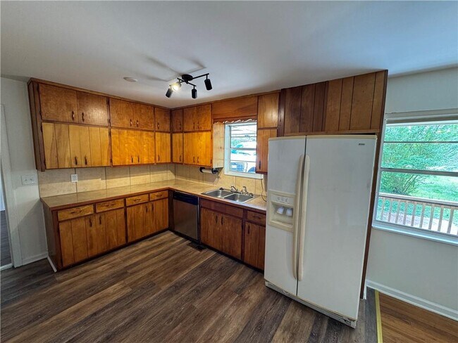 Building Photo - 276 Camp Glisson Rd