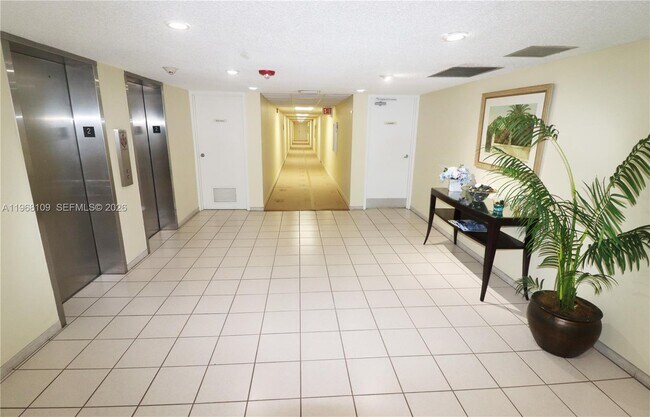 Building Photo - 1301 River Reach Dr