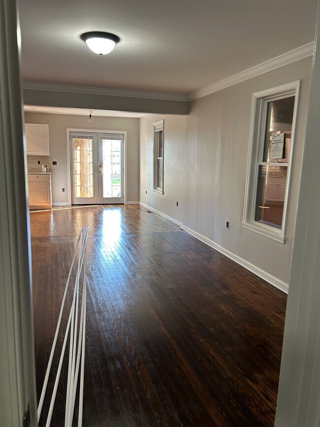 Building Photo - 381 National Ave