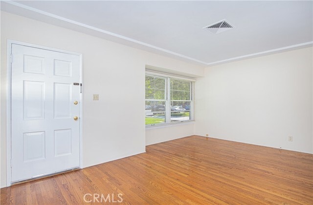 Building Photo - 1562 Riverside Dr