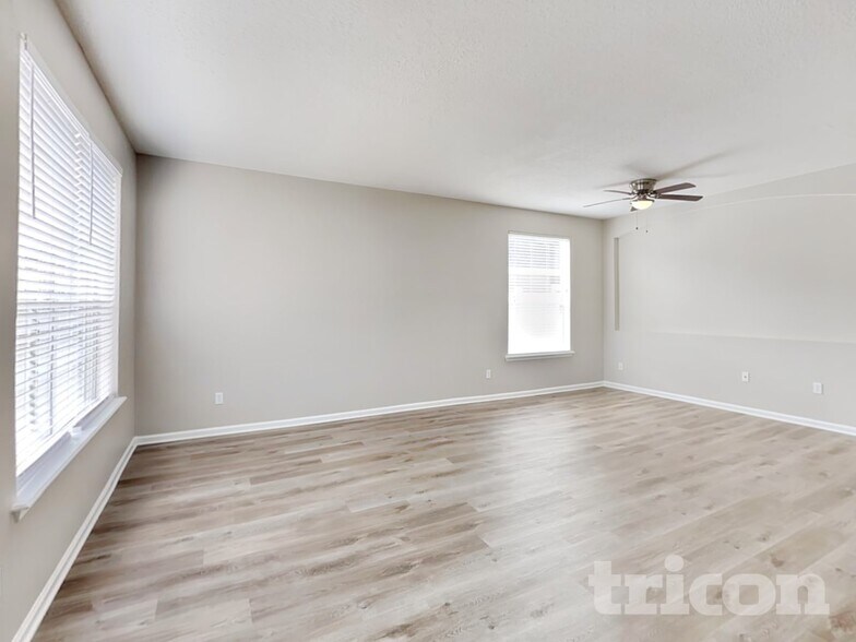 Building Photo - 10818 Birchard Ln