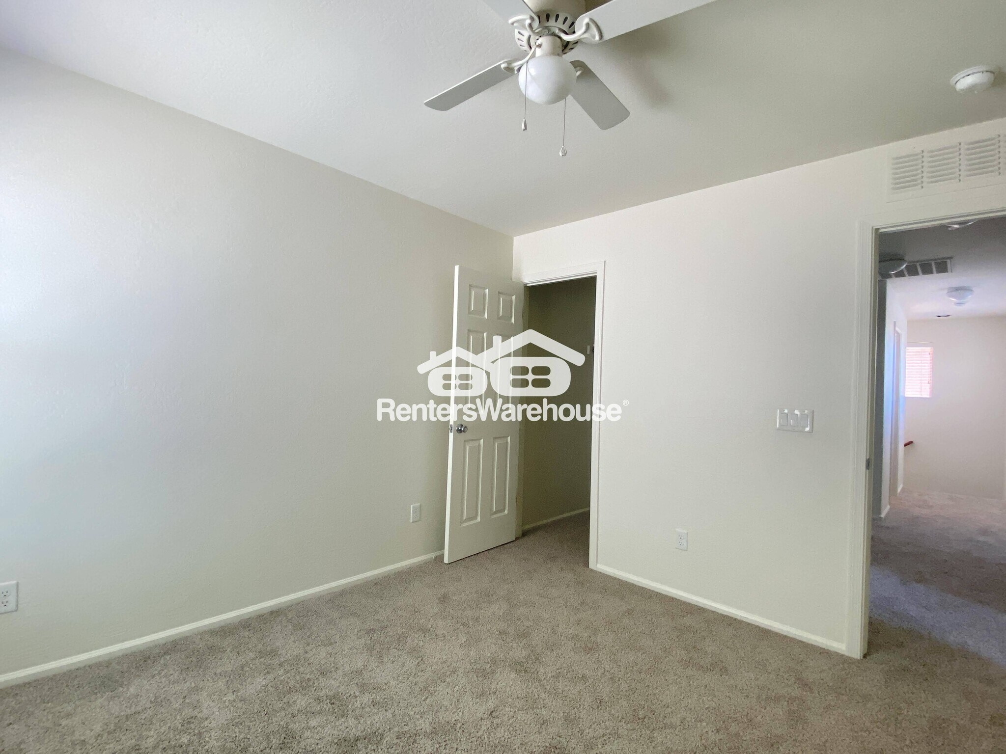 Building Photo - 4149 E Devon Dr