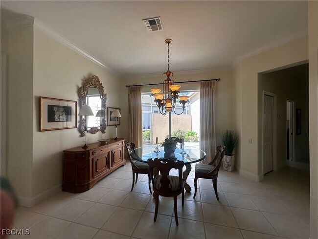 Building Photo - 16460 Edgemont Dr