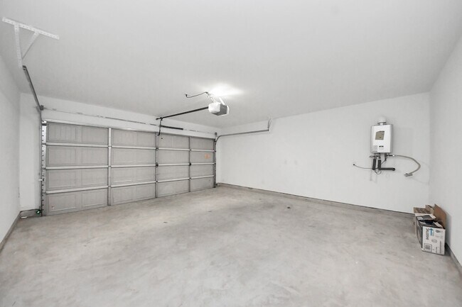 Building Photo - 25524 Roy Rogers Rd