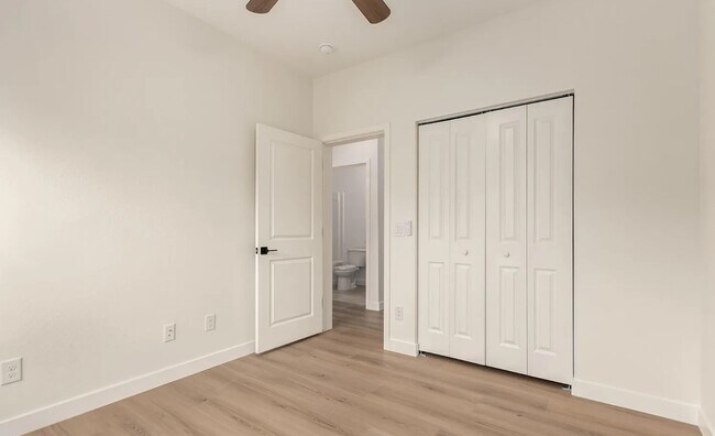 Building Photo - 1835 N 37th Dr