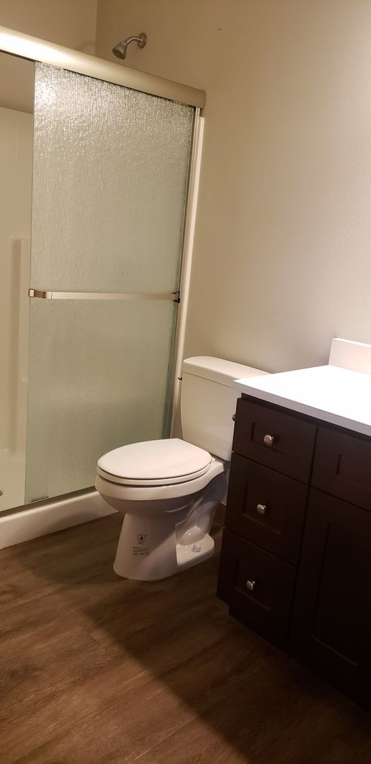 Building Photo - 1404 E 6th St