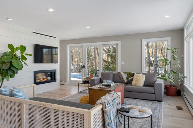 Building Photo - 44 Eagles Ln