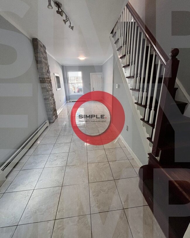 Building Photo - 3 bed house