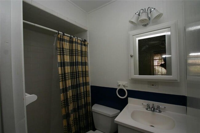 Building Photo - 6702 Isabelle Dr